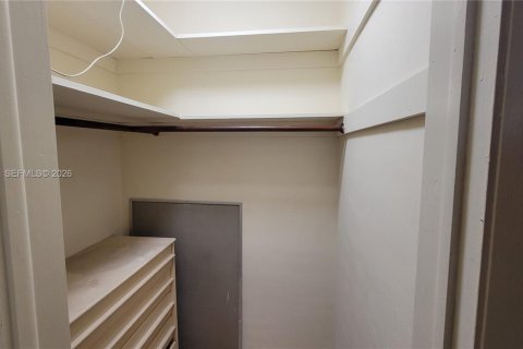 Copropriété à louer à Miami Beach, Floride: 35.3 m2 № 1996698 - photo 13