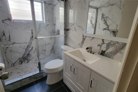 Copropriété à louer à Miami Beach, Floride: 35.3 m2 № 1996698 - photo 2