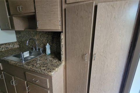 Copropriété à louer à Miami Beach, Floride: 35.3 m2 № 1996698 - photo 11