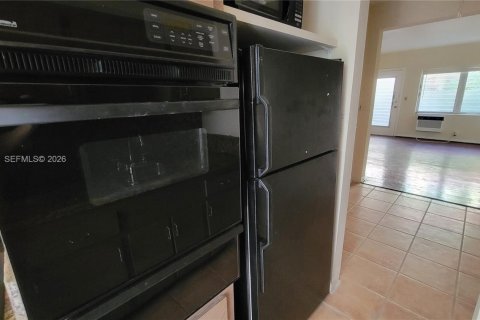 Copropriété à louer à Miami Beach, Floride: 35.3 m2 № 1996698 - photo 12