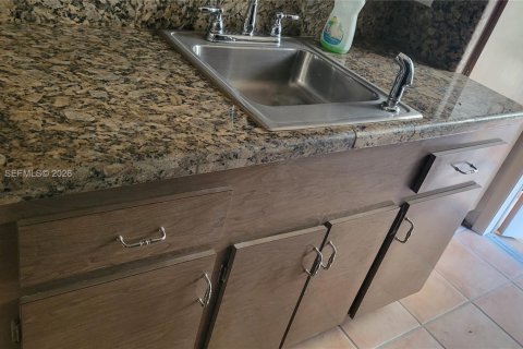 Copropriété à louer à Miami Beach, Floride: 35.3 m2 № 1996698 - photo 10