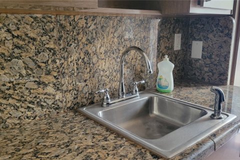 Copropriété à louer à Miami Beach, Floride: 35.3 m2 № 1996698 - photo 8