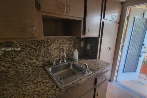 Copropriété à louer à Miami Beach, Floride: 35.3 m2 № 1996698 - photo 21