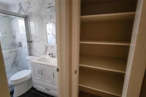 Copropriété à louer à Miami Beach, Floride: 35.3 m2 № 1996698 - photo 5