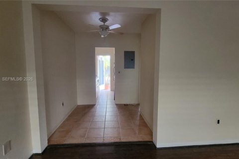 Copropriété à louer à Miami Beach, Floride: 35.3 m2 № 1996698 - photo 18