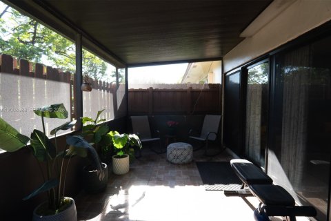 Condo in Davie, Florida, 3 bedrooms  № 2075059 - photo 13