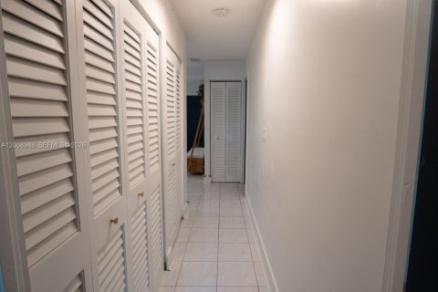 Condo in Davie, Florida, 3 bedrooms  № 2075059 - photo 15