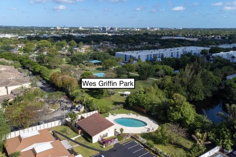 Condo in Davie, Florida, 3 bedrooms  № 2075059 - photo 3