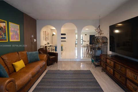 Condo in Davie, Florida, 3 bedrooms  № 2075059 - photo 11