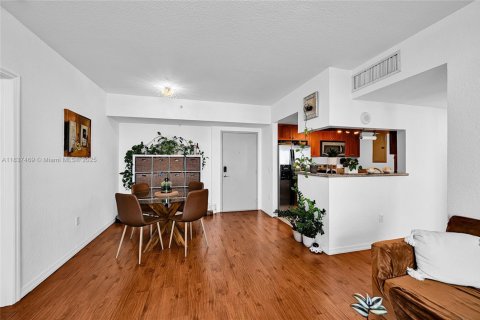Condo in Miami, Florida, 2 bedrooms  № 1822180 - photo 7