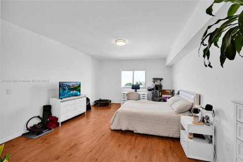 Condo in Miami, Florida, 2 bedrooms  № 1822180 - photo 15