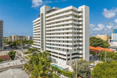 Condo in Miami, Florida, 2 bedrooms  № 1822180 - photo 1