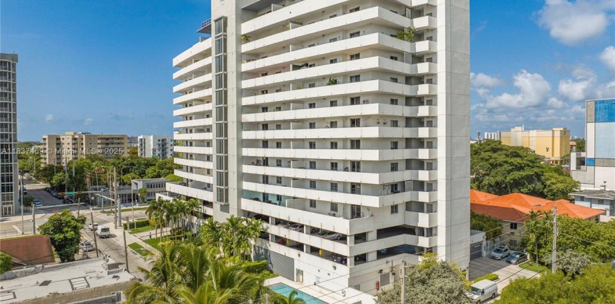 Condo in Miami, Florida, 2 bedrooms  № 1822180