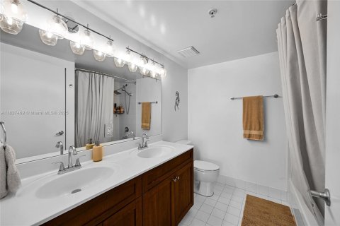 Condo in Miami, Florida, 2 bedrooms  № 1822180 - photo 17