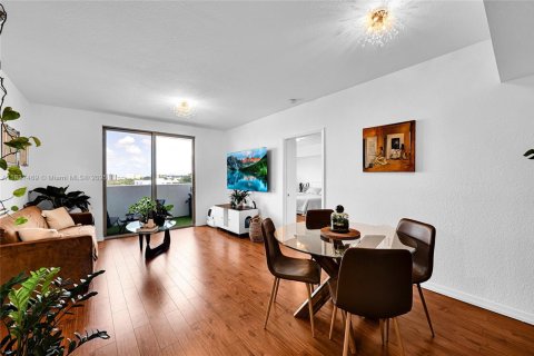 Condo in Miami, Florida, 2 bedrooms  № 1822180 - photo 13