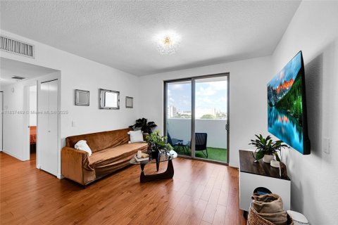 Condo in Miami, Florida, 2 bedrooms  № 1822180 - photo 4