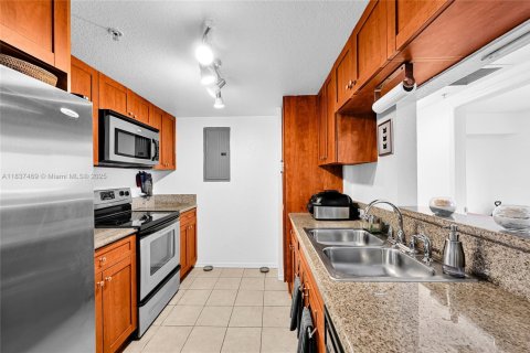 Condo in Miami, Florida, 2 bedrooms  № 1822180 - photo 10