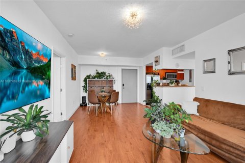 Condo in Miami, Florida, 2 bedrooms  № 1822180 - photo 6
