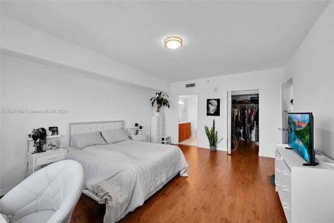 Condo in Miami, Florida, 2 bedrooms  № 1822180 - photo 16