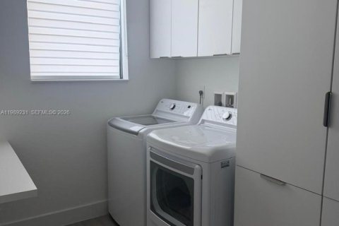 Villa ou maison à louer à Miami, Floride: 4 chambres, 271.74 m2 № 2051462 - photo 13