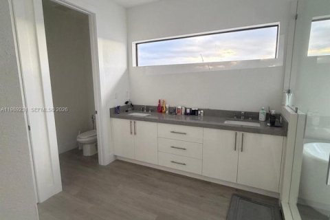 Villa ou maison à louer à Miami, Floride: 4 chambres, 271.74 m2 № 2051462 - photo 15