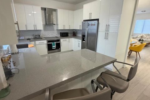 Villa ou maison à louer à Miami, Floride: 4 chambres, 271.74 m2 № 2051462 - photo 6