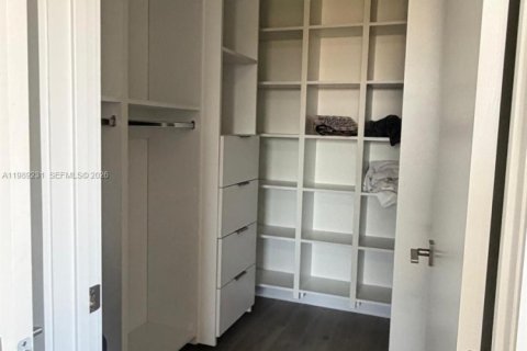 Villa ou maison à louer à Miami, Floride: 4 chambres, 271.74 m2 № 2051462 - photo 20