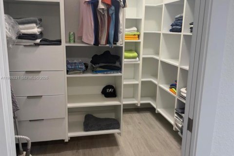 Villa ou maison à louer à Miami, Floride: 4 chambres, 271.74 m2 № 2051462 - photo 18