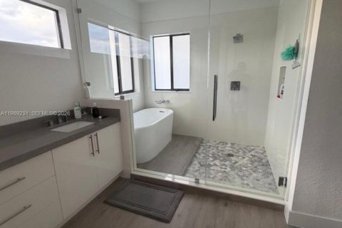 Villa ou maison à louer à Miami, Floride: 4 chambres, 271.74 m2 № 2051462 - photo 11