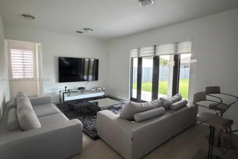 Villa ou maison à louer à Miami, Floride: 4 chambres, 271.74 m2 № 2051462 - photo 5