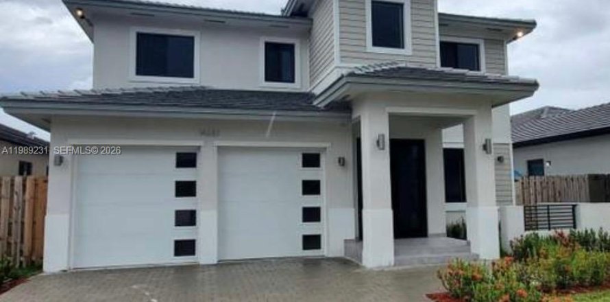 Villa ou maison à Miami, Floride 4 chambres, 271.74 m2 № 2051462