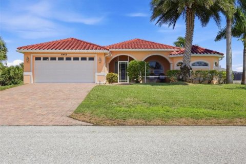 Casa en Port Charlotte, Florida 3 dormitorios, 169.45 m2 № 2375861