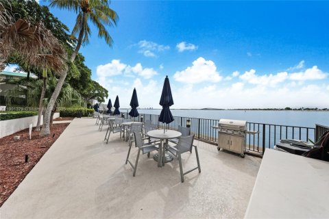 Condo in Miami, Florida, 2 bedrooms  № 1953784 - photo 26