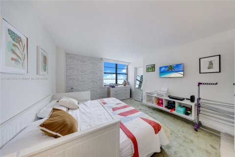 Condo in Miami, Florida, 2 bedrooms  № 1953784 - photo 20