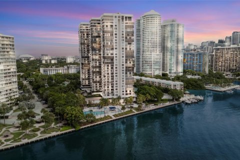 Condo in Miami, Florida, 2 bedrooms  № 1953784 - photo 29