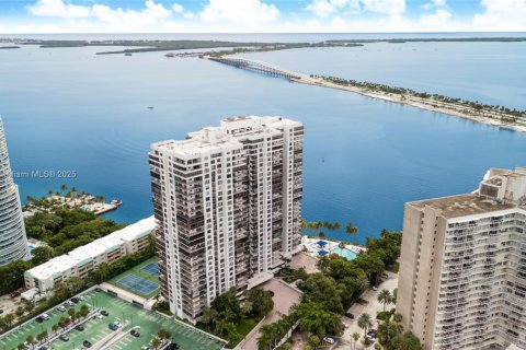 Condo in Miami, Florida, 2 bedrooms  № 1953784 - photo 1