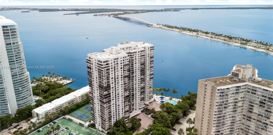 Condo in Miami, Florida, 2 bedrooms  № 1953784