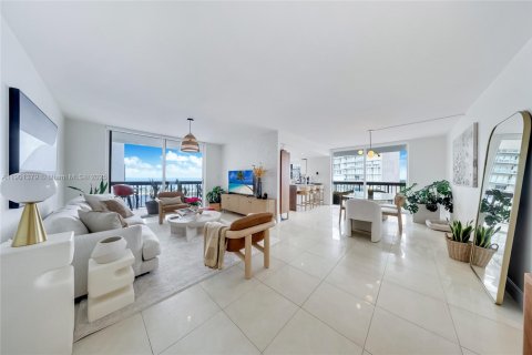 Condo in Miami, Florida, 2 bedrooms  № 1953784 - photo 9