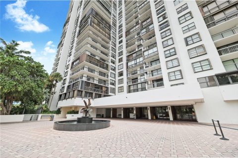 Condo in Miami, Florida, 2 bedrooms  № 1953784 - photo 6