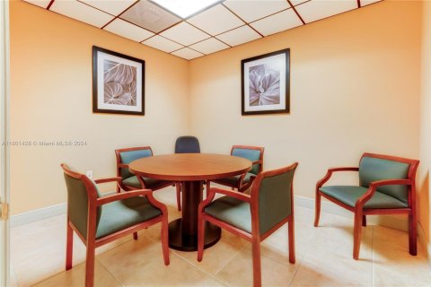 Oficina en alquiler en Miami, Florida № 1217506 - foto 1