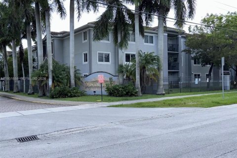 Condominio en Homestead, Florida, 2 dormitorios  № 2153157