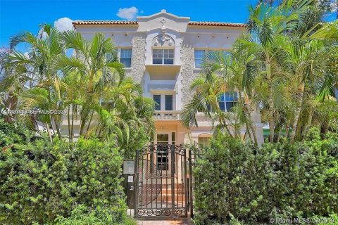 Condo in Miami Beach, Florida № 1989425 - photo 2