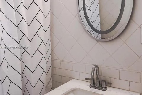 Condo in Miami Beach, Florida № 1989425 - photo 6