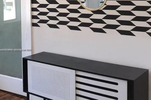 Condo in Miami Beach, Florida № 1989425 - photo 4