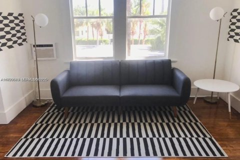 Condo in Miami Beach, Florida № 1989425 - photo 1