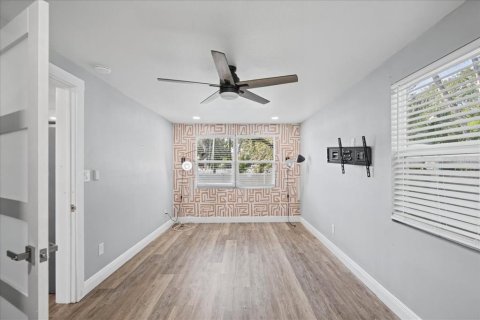 Immobilier commercial à vendre à Largo, Floride: 57.23 m2 № 2425902 - photo 8