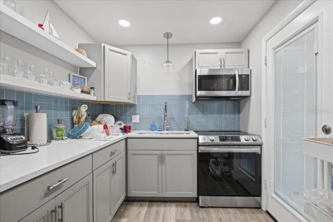 Immobilier commercial à vendre à Largo, Floride: 57.23 m2 № 2425902 - photo 5