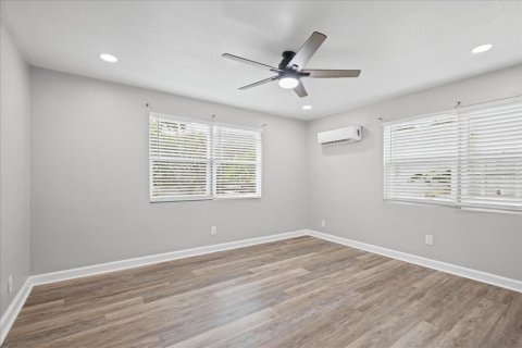 Immobilier commercial à vendre à Largo, Floride: 57.23 m2 № 2425902 - photo 13