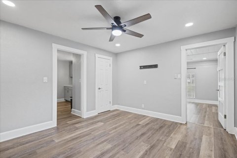 Immobilier commercial à vendre à Largo, Floride: 57.23 m2 № 2425902 - photo 9