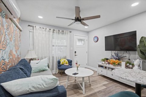 Immobilier commercial à vendre à Largo, Floride: 57.23 m2 № 2425902 - photo 4